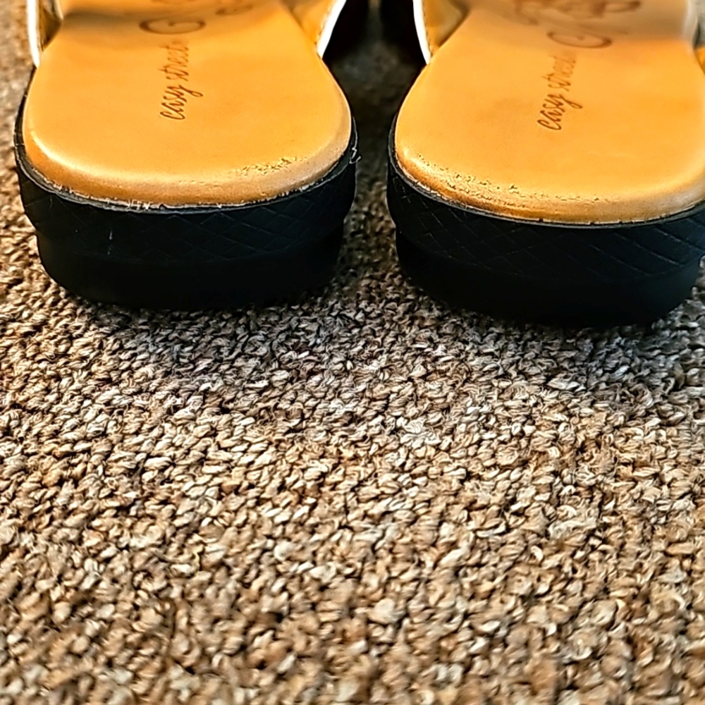 Sandals - Picture 10 of 16